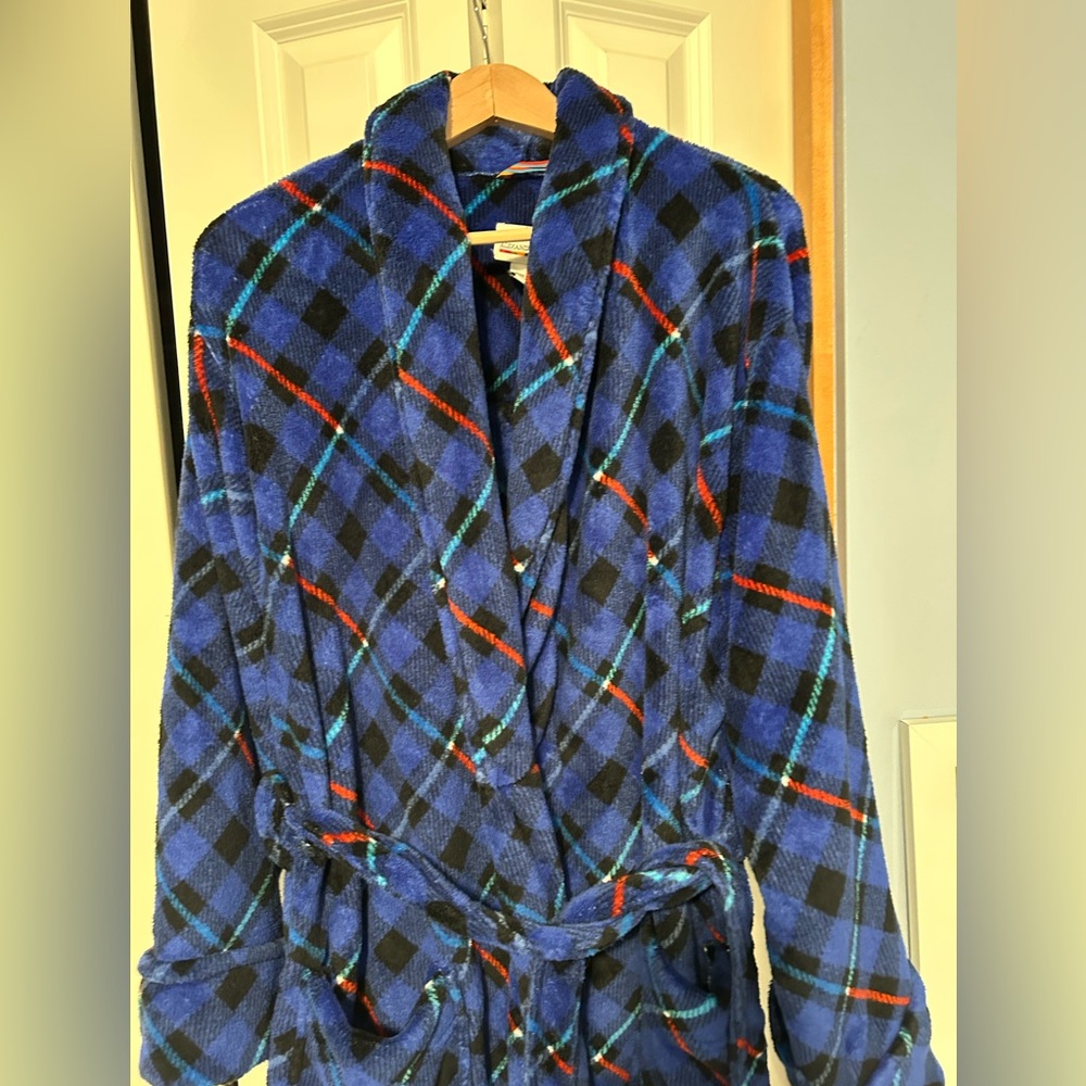 Alexander Julian Blue and Red Plaid Bath Robe